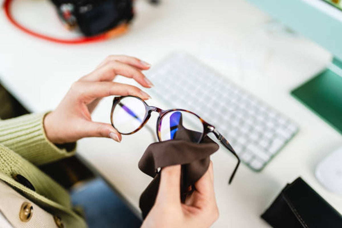 10 Smart Ways to Keep Your Travel Glasses Clean Anywhere You Go