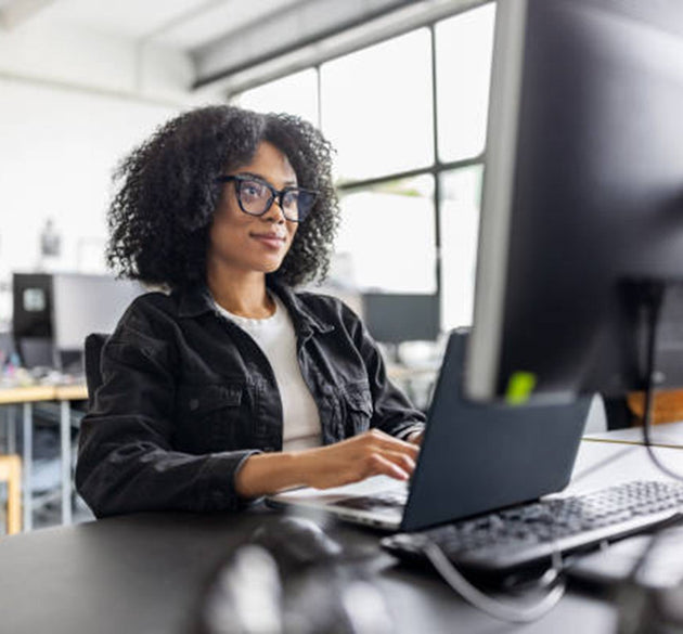 Computer Glasses for Long Screen Days: What to Look for in Fit and Lens Tone