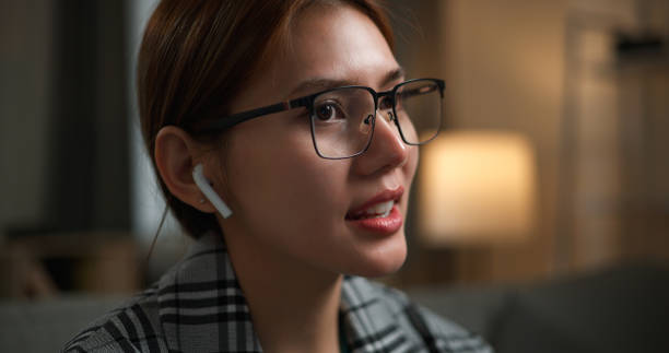 Minimalist Eyewear Styles That Look Sharp on Video Calls