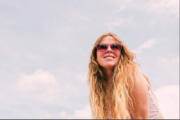 How to Choose Tinted Glasses for Indoor Use Without Making Everything Too Dark